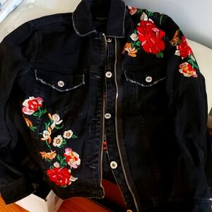 Zara black jean jacket w embroidery sz small